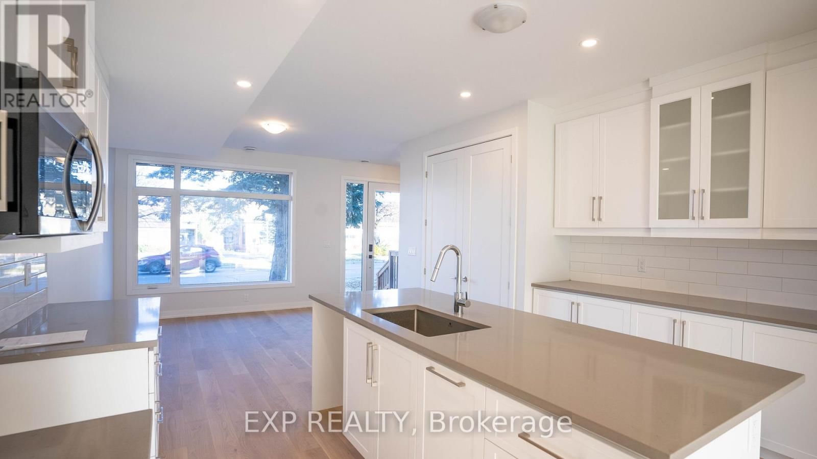 234, 236 WOODROFFE AVENUE Image 21