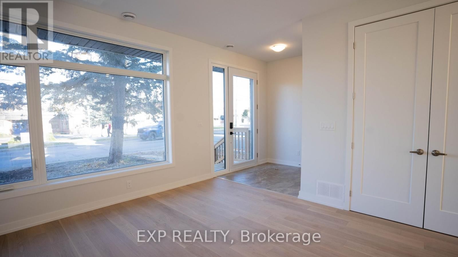 234, 236 WOODROFFE AVENUE Image 22