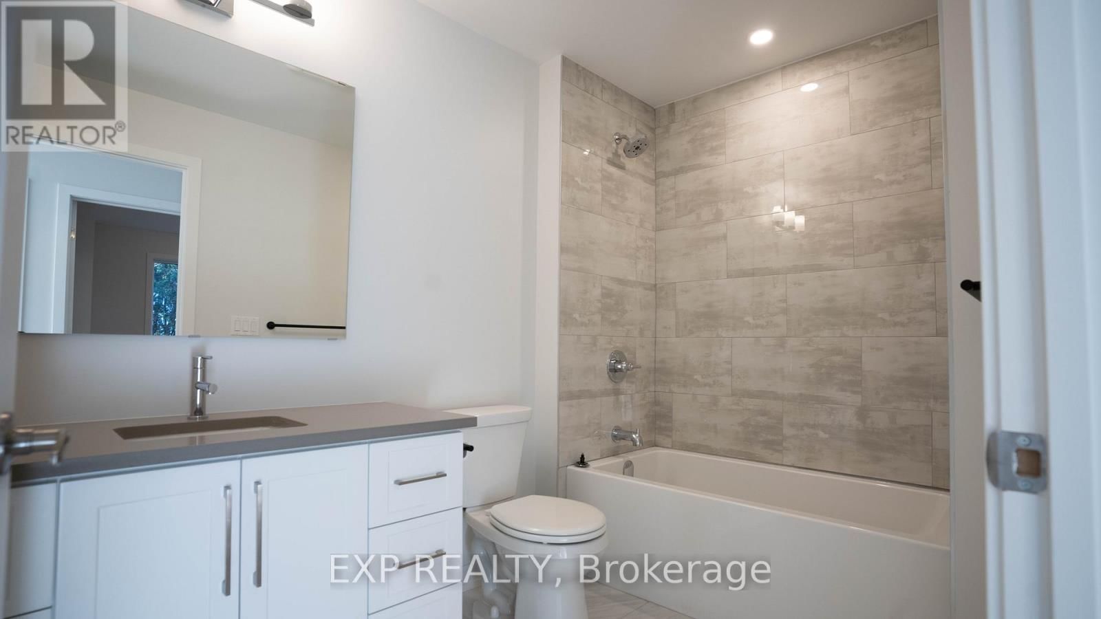 234, 236 WOODROFFE AVENUE Image 25