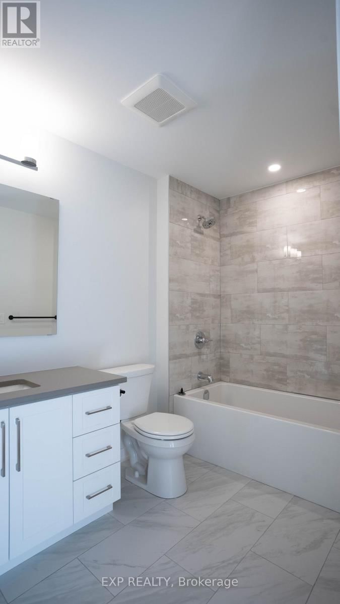 234, 236 WOODROFFE AVENUE Image 26