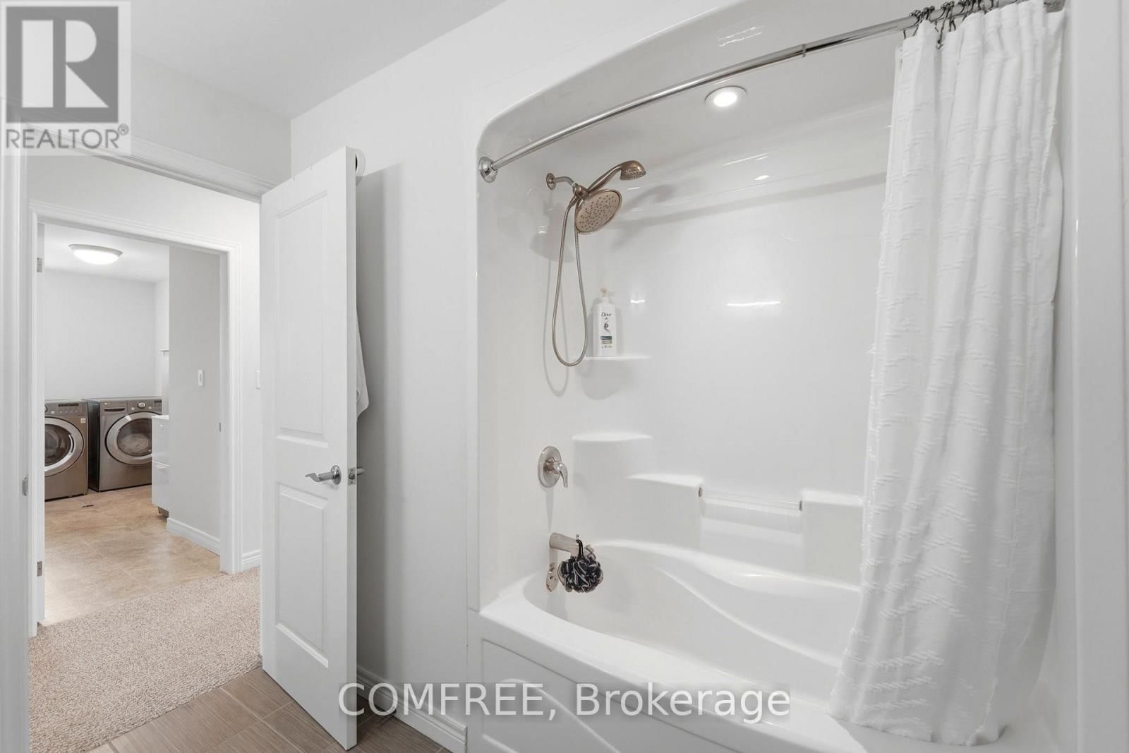 152 JUNO CRESCENT Image 30