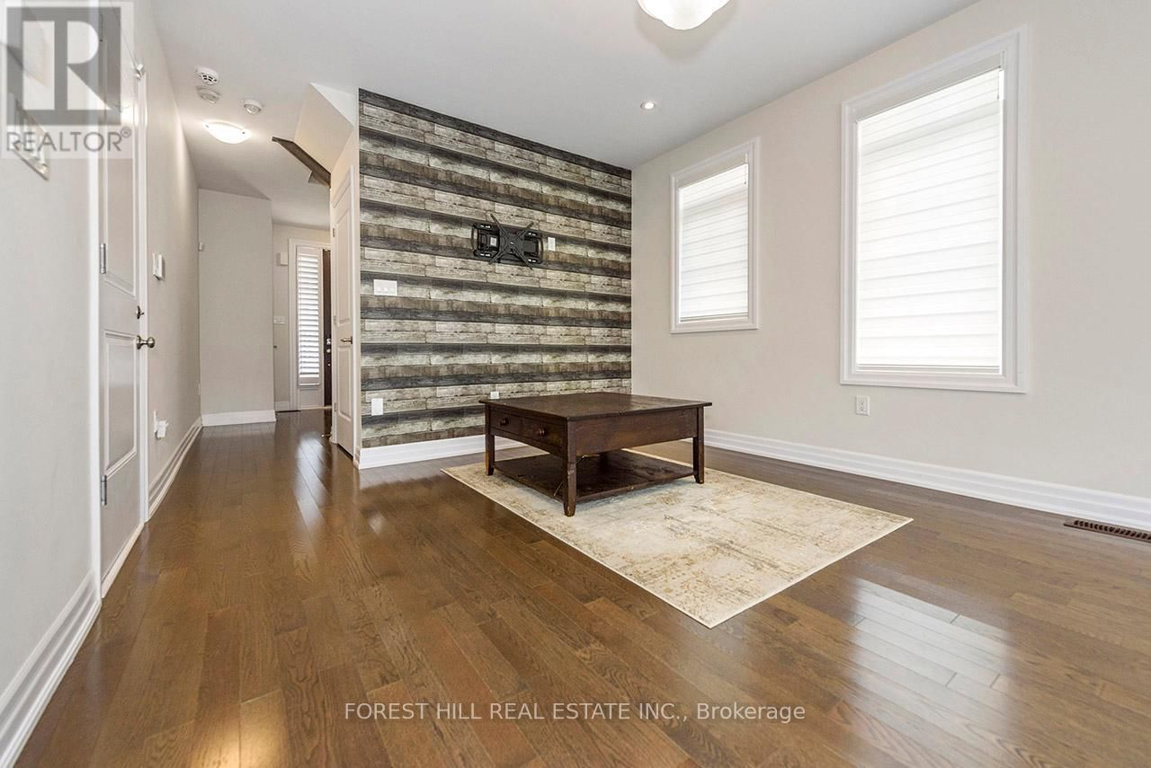 35 WINDSOR CIRCLE Image 11