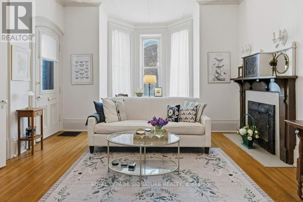 172 DUNDAS STREET WEST Image 10