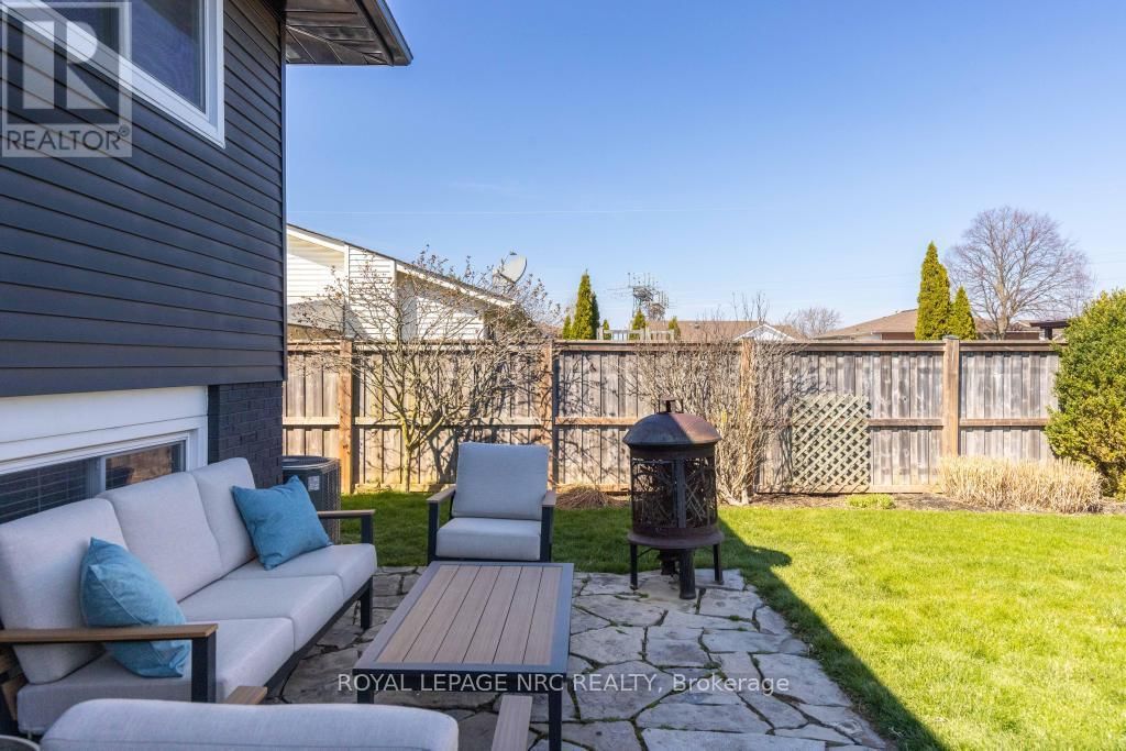 22 FOX TRAIL DRIVE Image 25