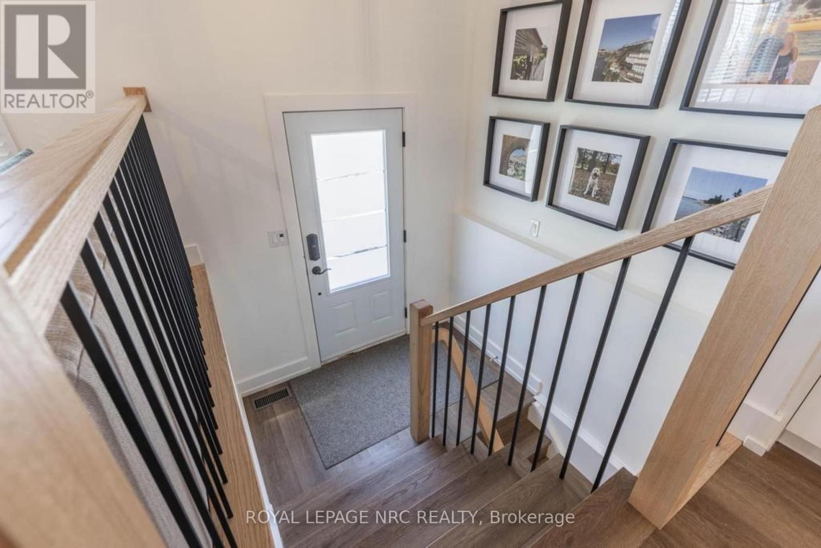 22 FOX TRAIL DRIVE Image 3