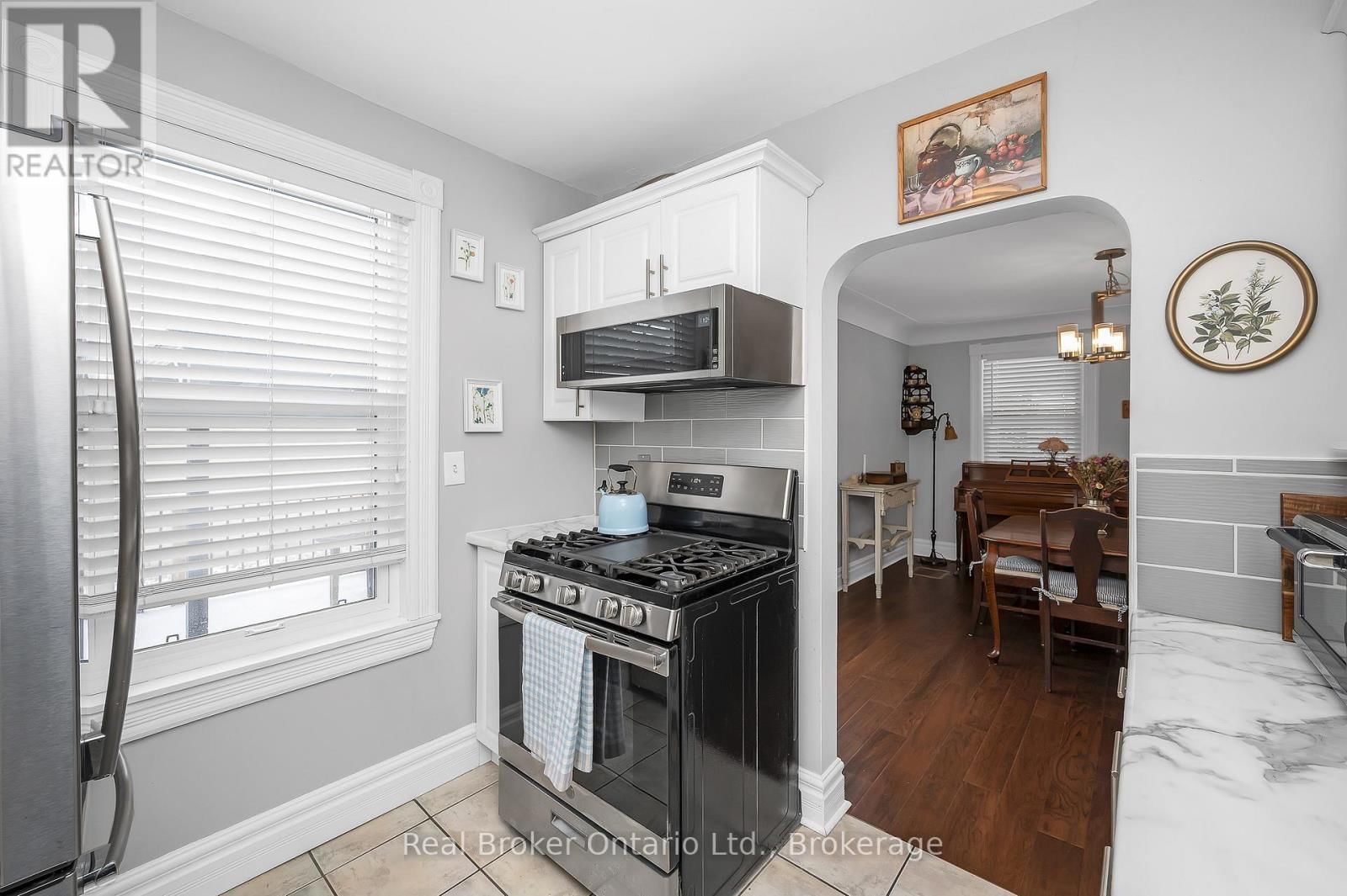 15 MAPLE AVENUE Image 10