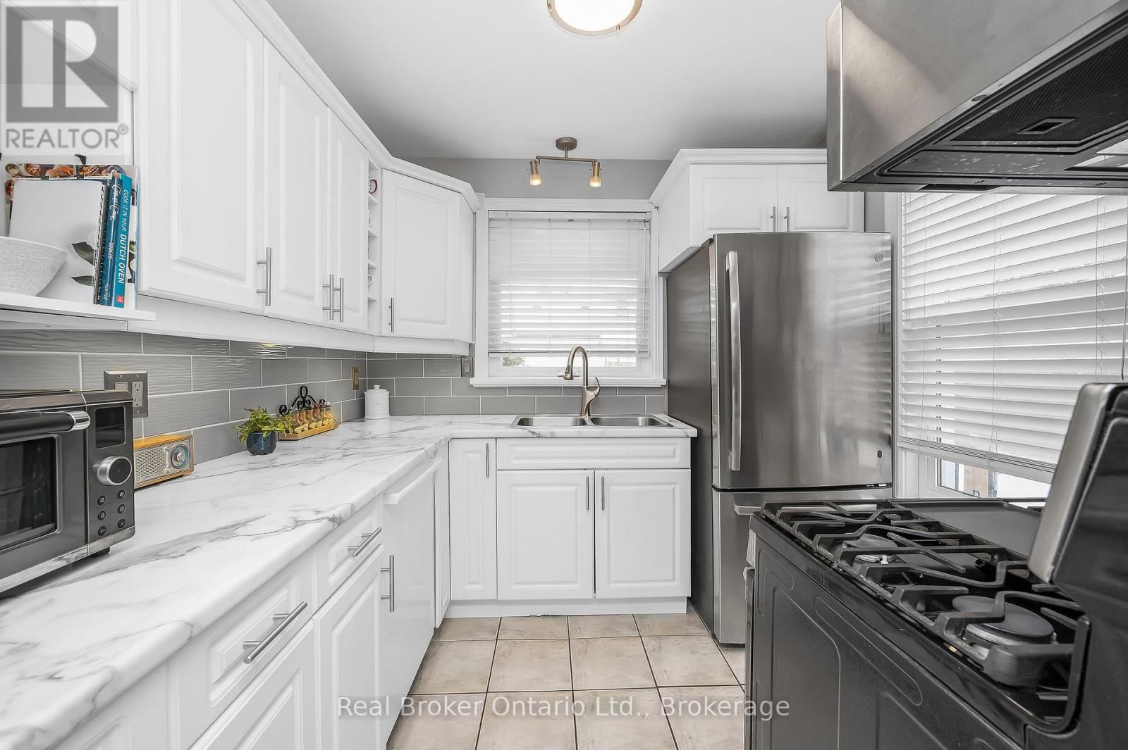 15 MAPLE AVENUE Image 11