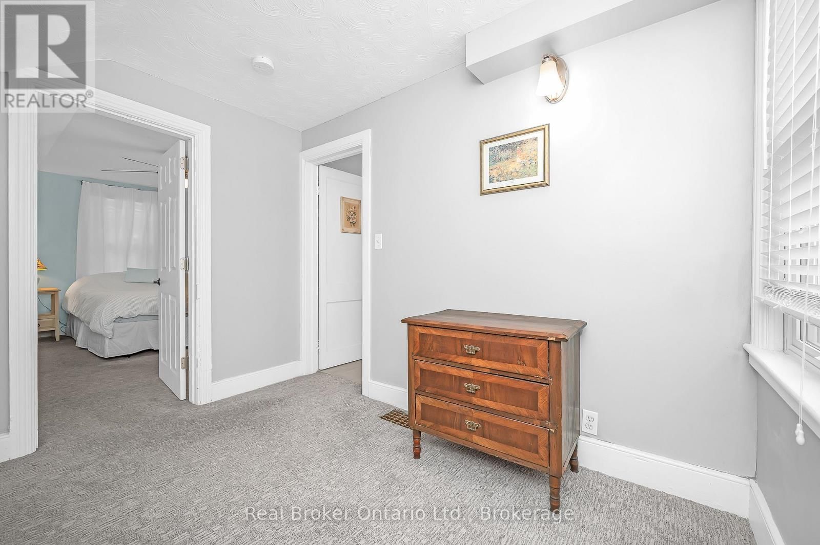 15 MAPLE AVENUE Image 14