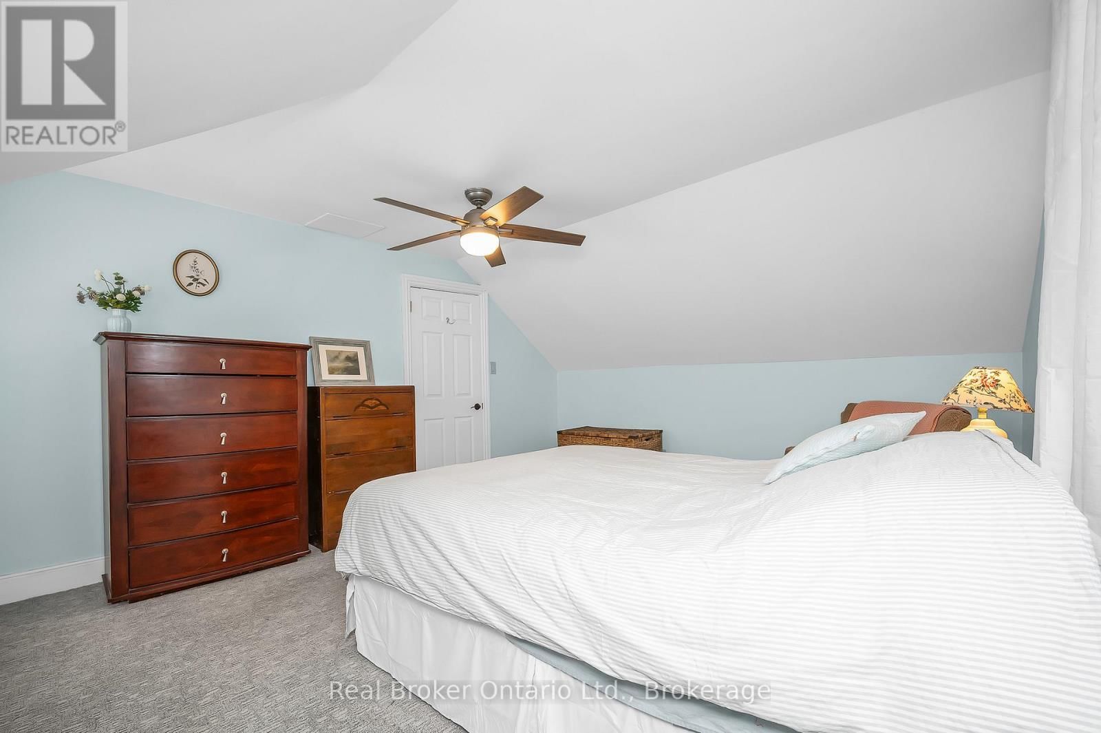 15 MAPLE AVENUE Image 16