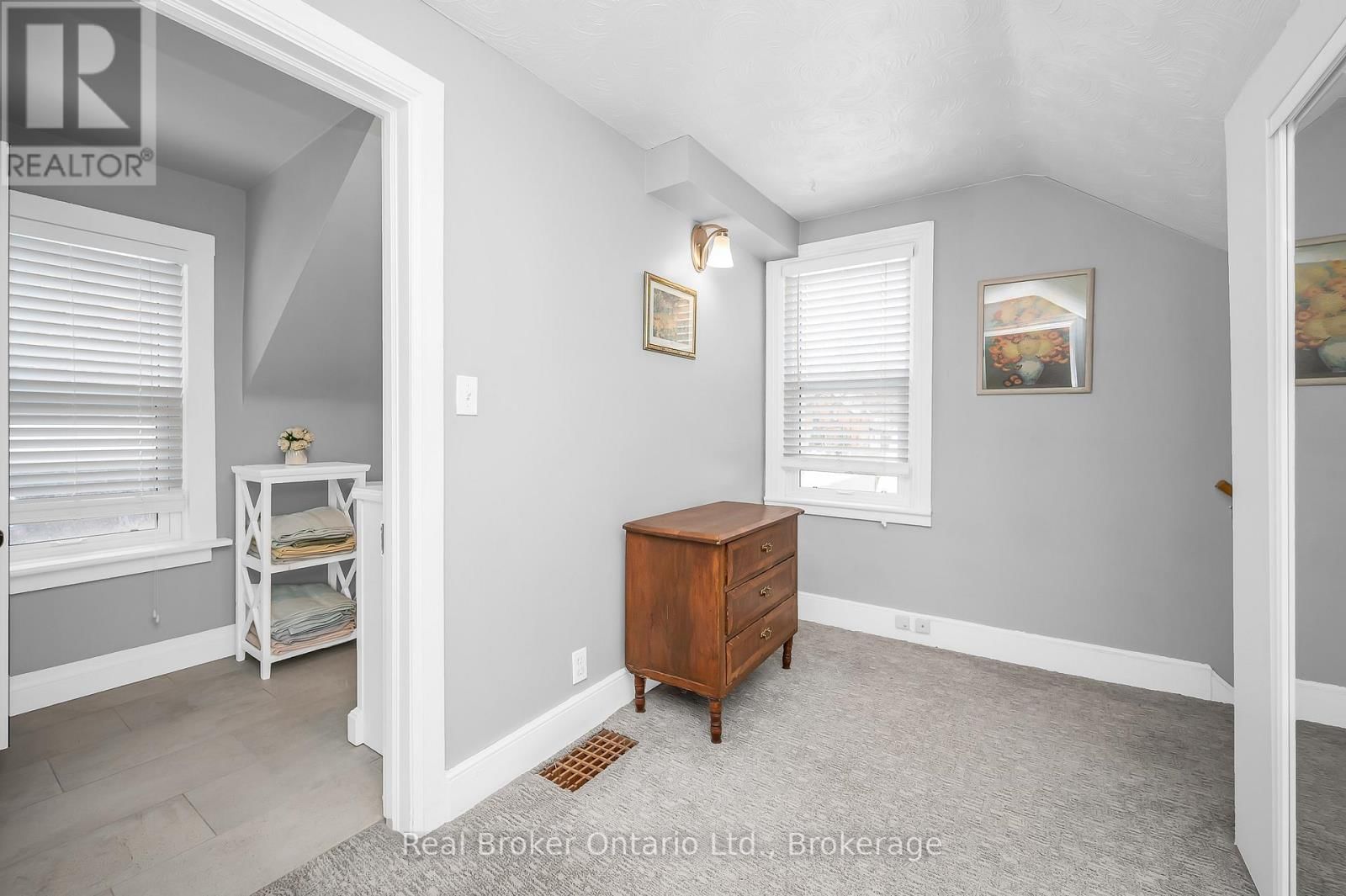 15 MAPLE AVENUE Image 17