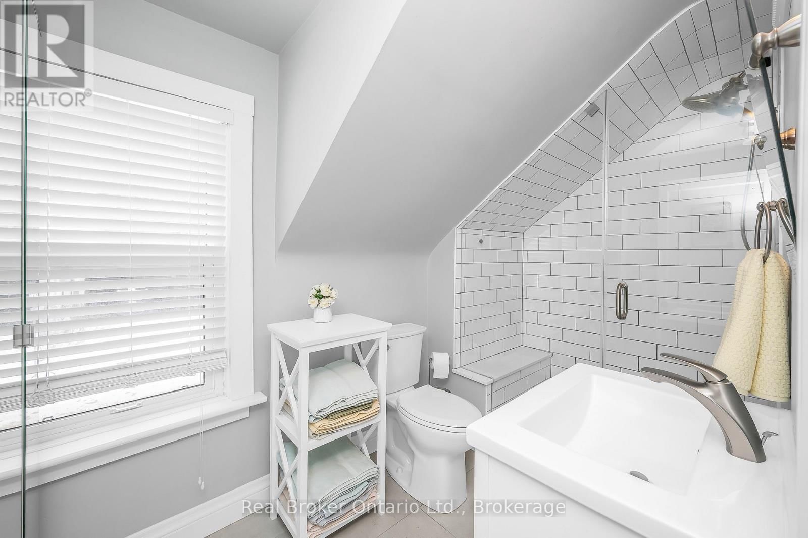 15 MAPLE AVENUE Image 18