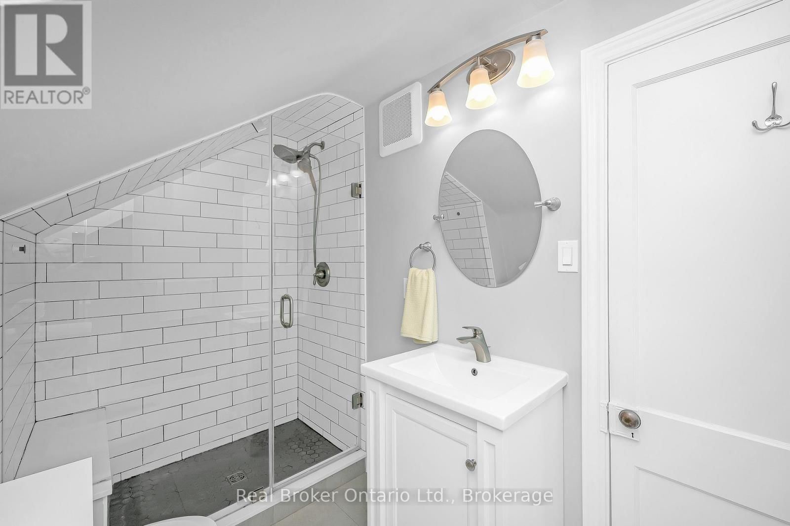 15 MAPLE AVENUE Image 19