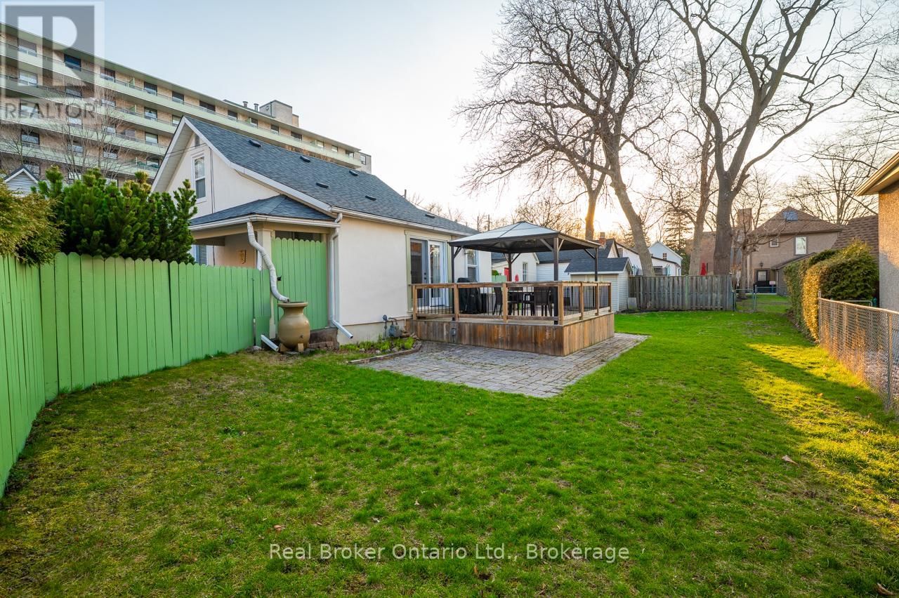 15 MAPLE AVENUE Image 20