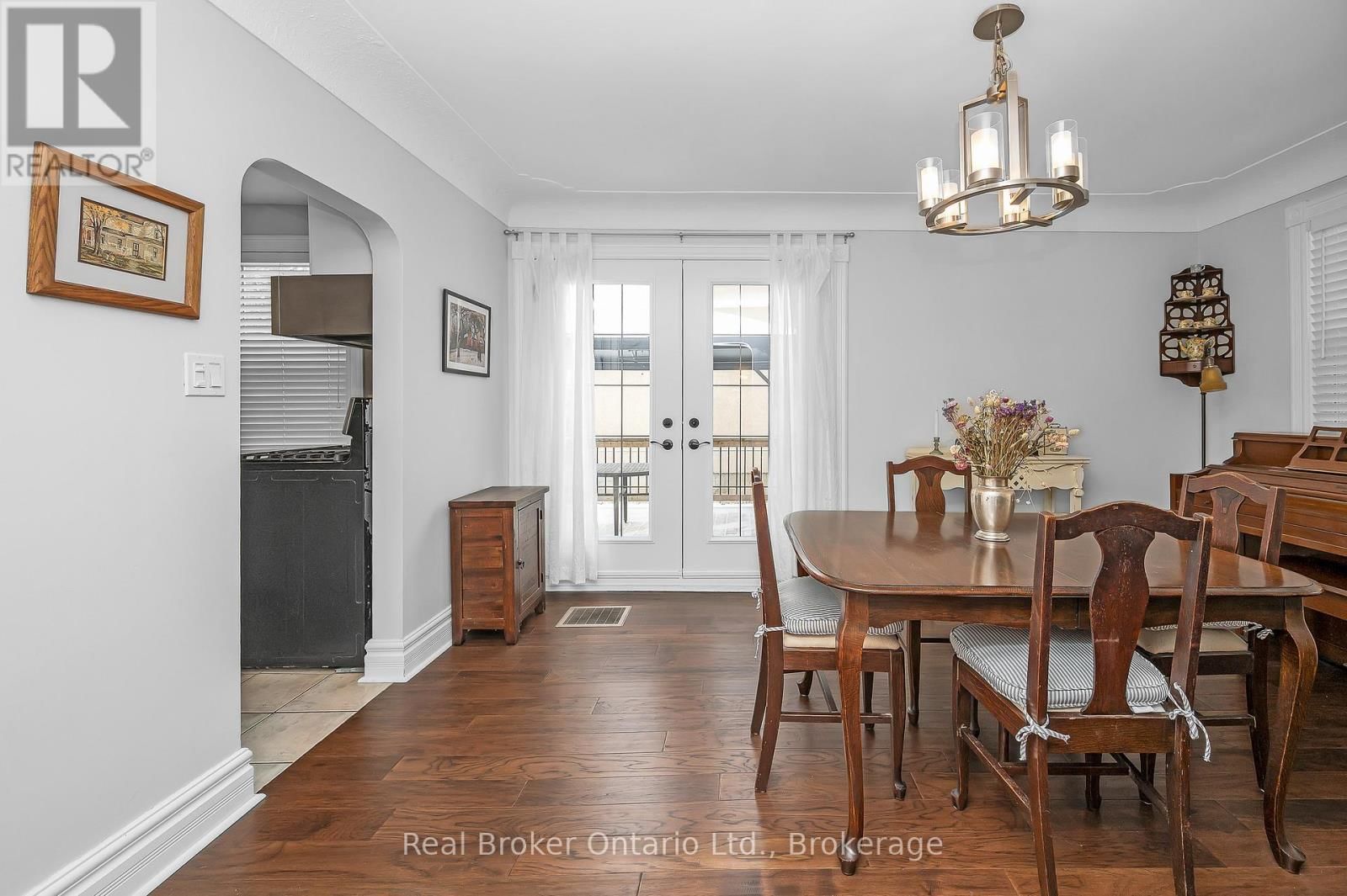 15 MAPLE AVENUE Image 8