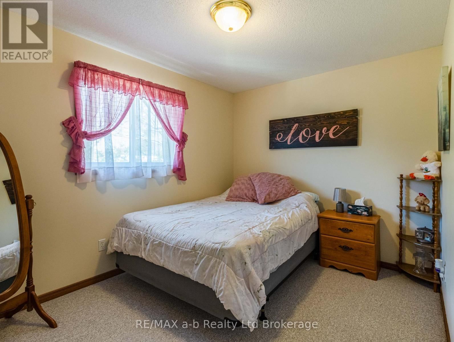 137 WHITING STREET Image 14