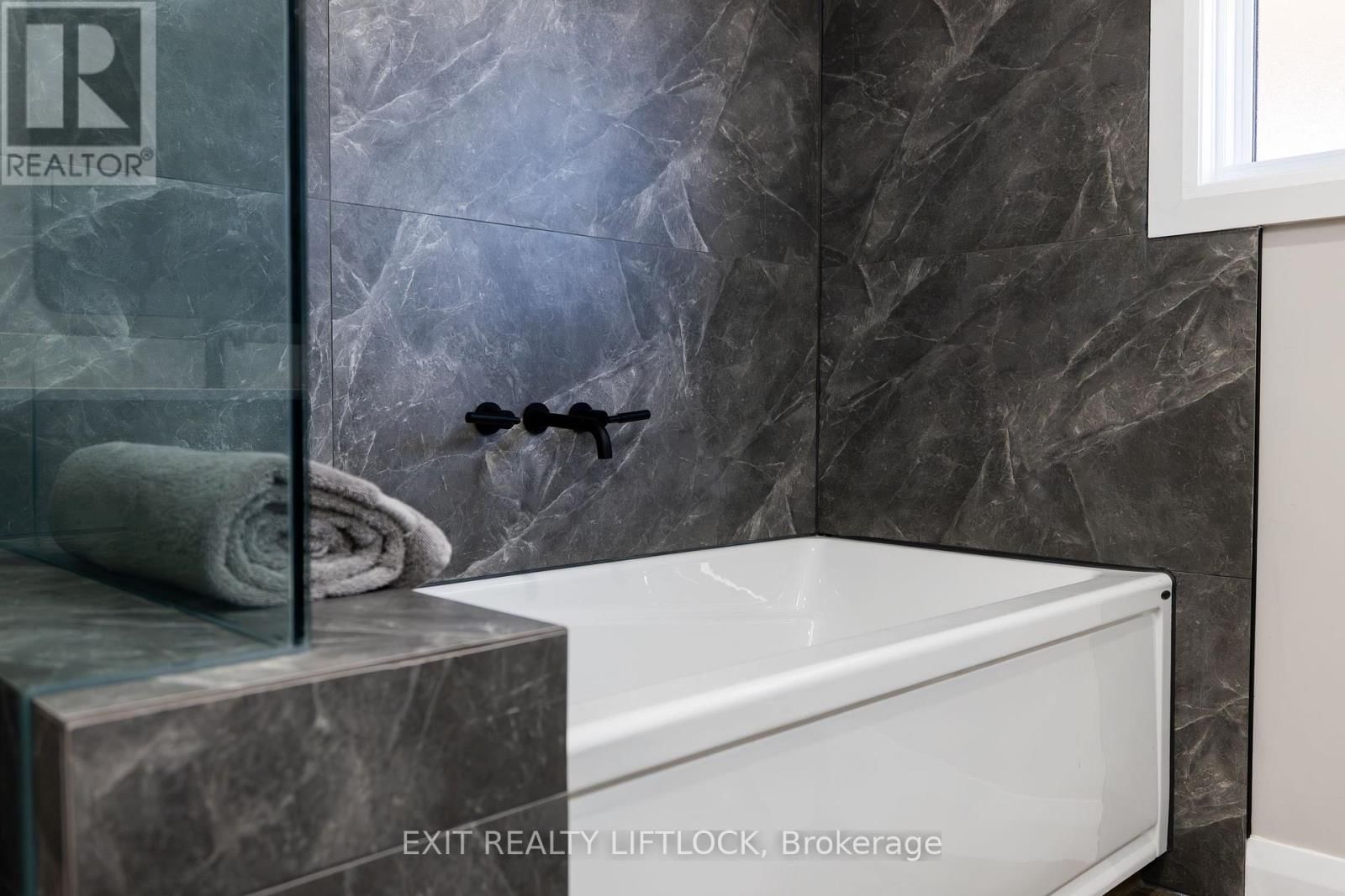 4 COUNTY ROAD 4 Image 12