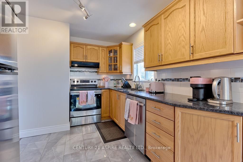 32 BAYSHORE DRIVE Image 13