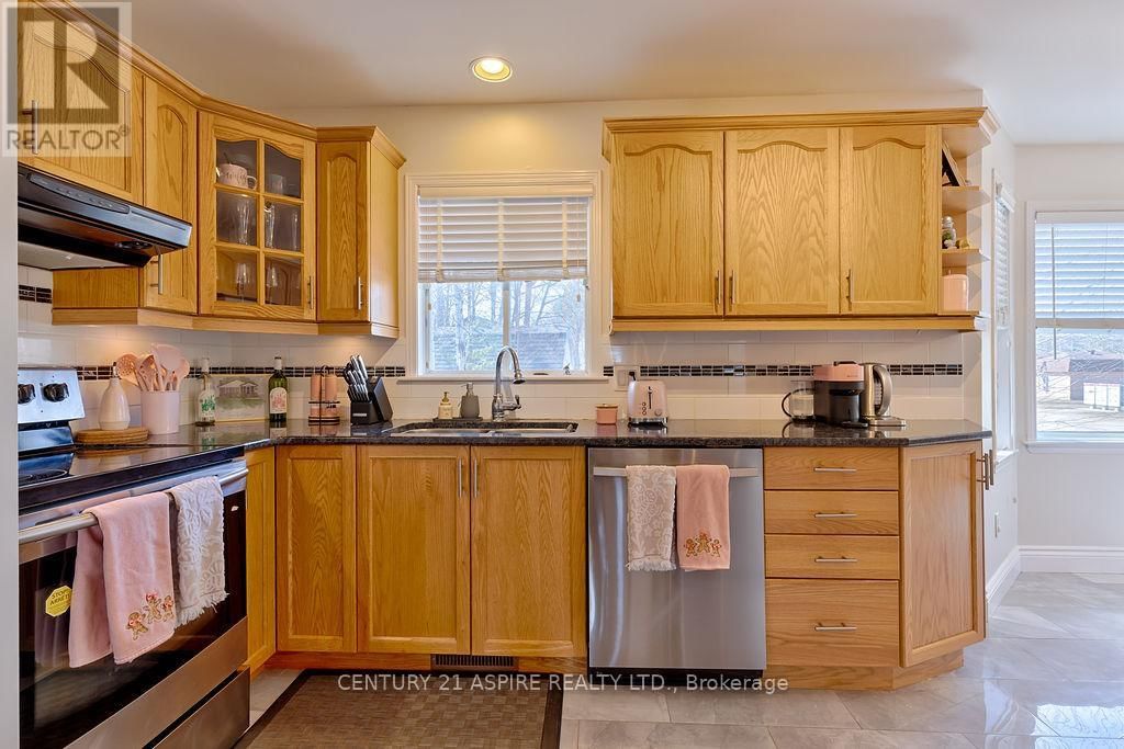 32 BAYSHORE DRIVE Image 14