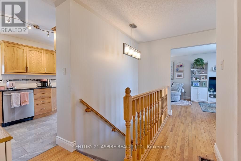 32 BAYSHORE DRIVE Image 17