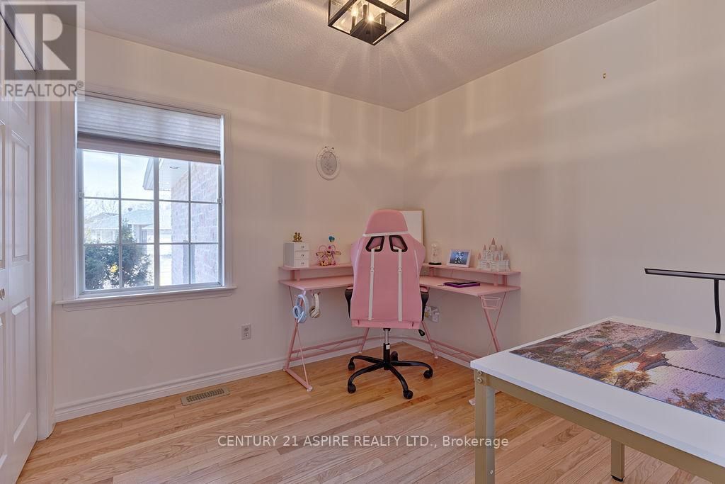 32 BAYSHORE DRIVE Image 18