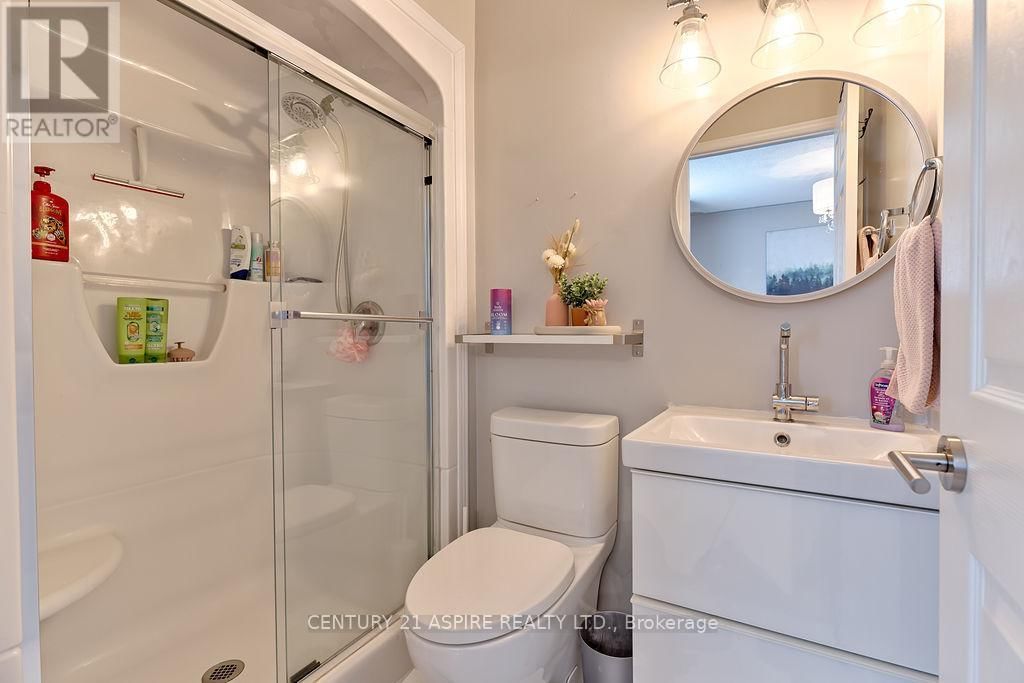 32 BAYSHORE DRIVE Image 24