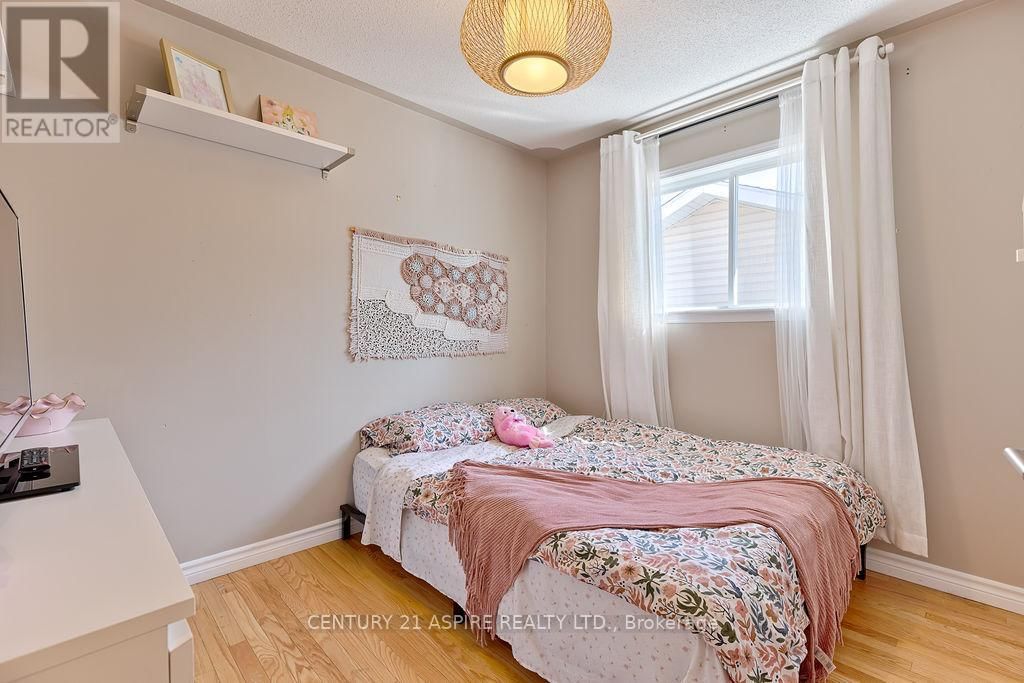 32 BAYSHORE DRIVE Image 25