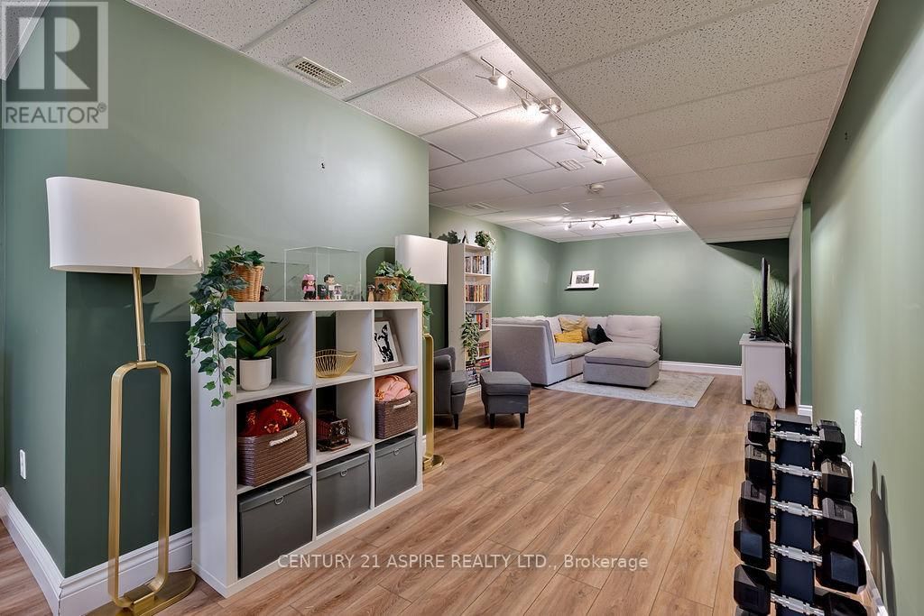 32 BAYSHORE DRIVE Image 30