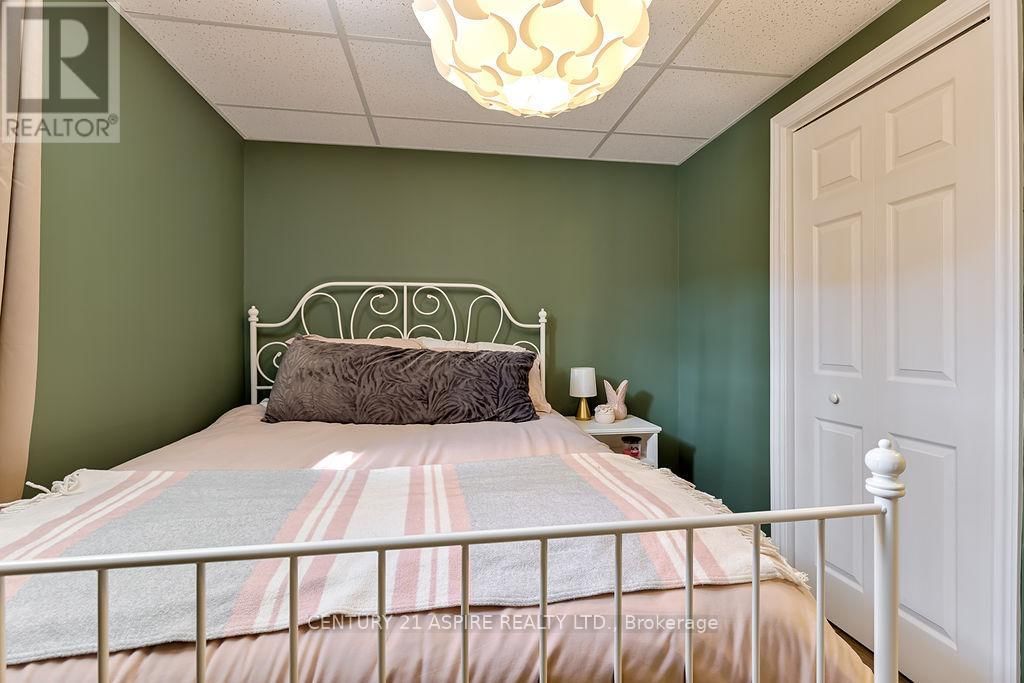 32 BAYSHORE DRIVE Image 35