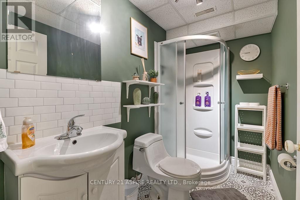 32 BAYSHORE DRIVE Image 36