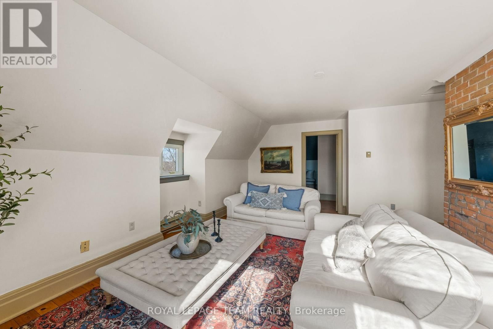 161 UNION STREET NORTH Image 38