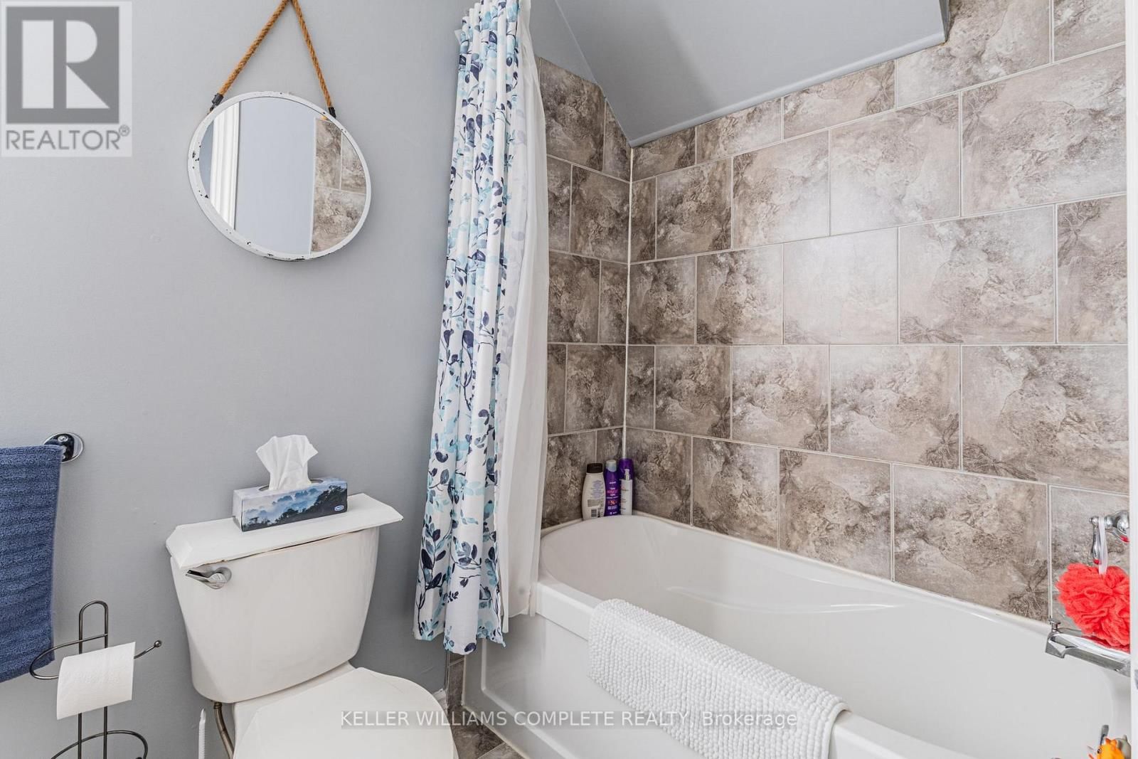 174 ROSSLYN AVENUE NORTH Image 14