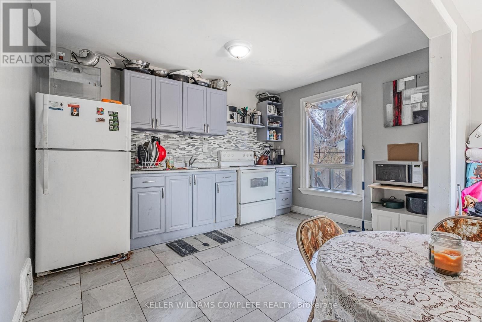 174 ROSSLYN AVENUE NORTH Image 17