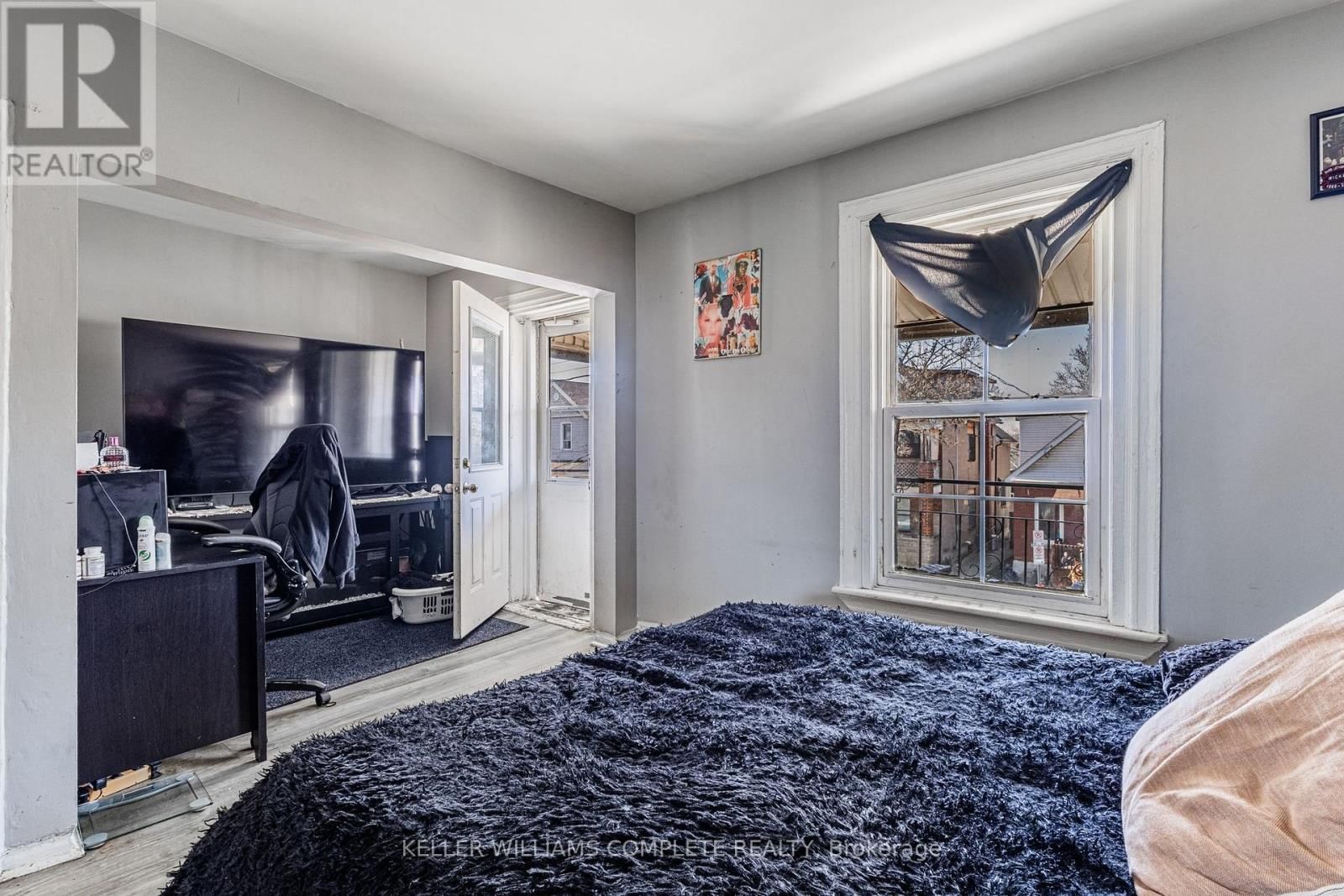 174 ROSSLYN AVENUE NORTH Image 22