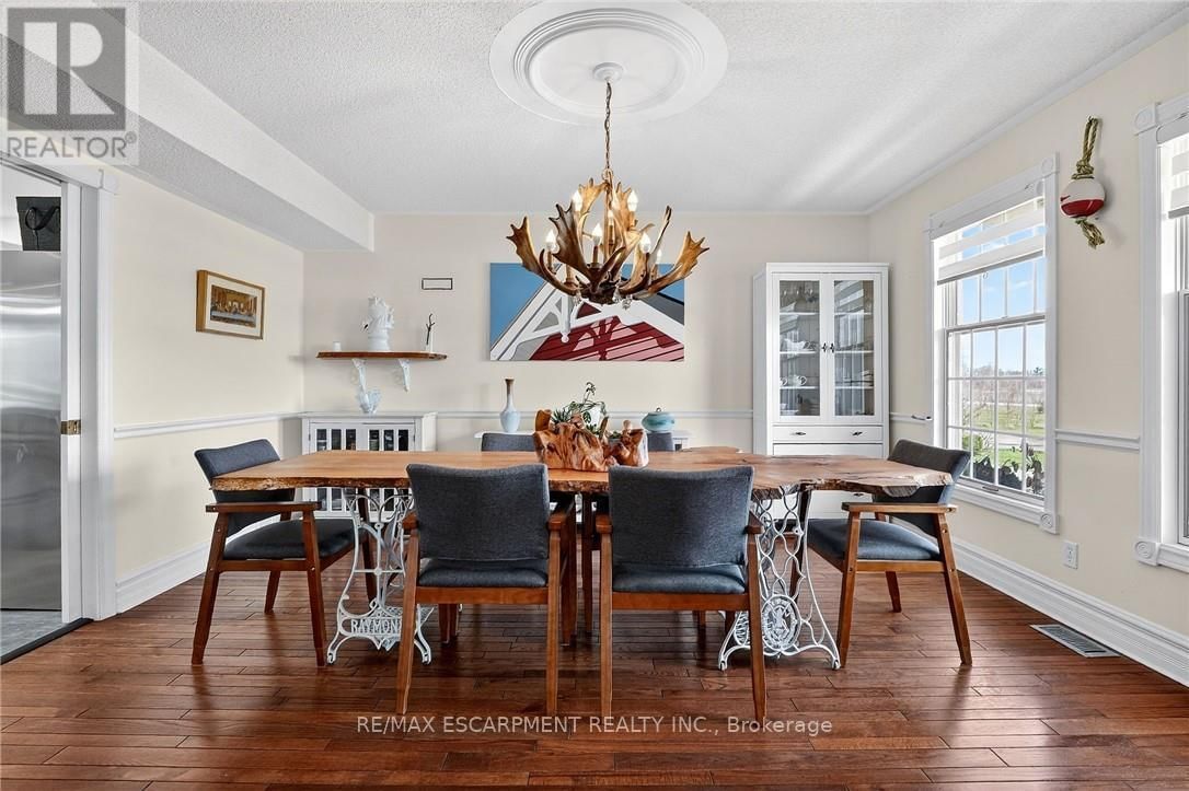 2330 CENTRE STREET Image 13