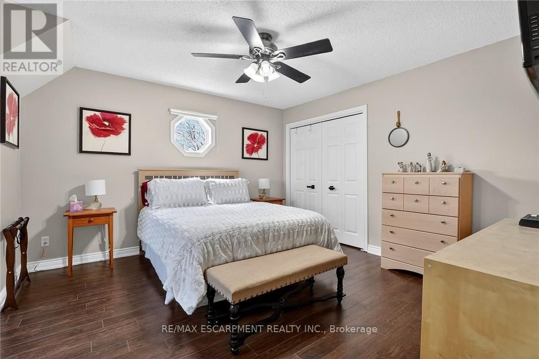 2330 CENTRE STREET Image 22