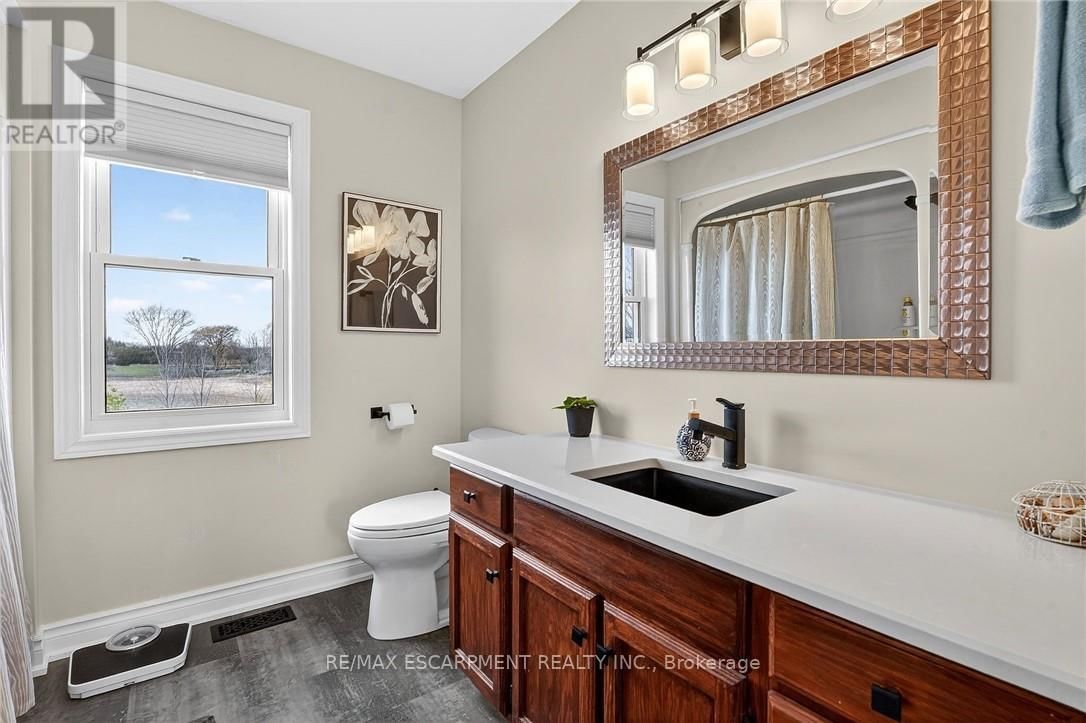 2330 CENTRE STREET Image 24