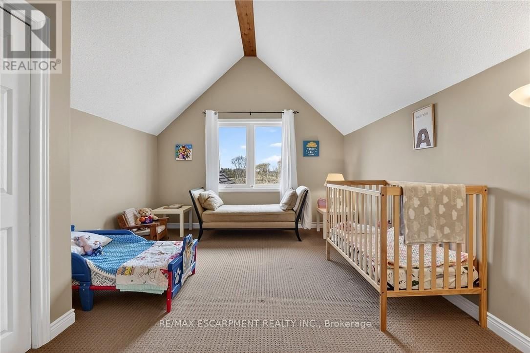 2330 CENTRE STREET Image 40