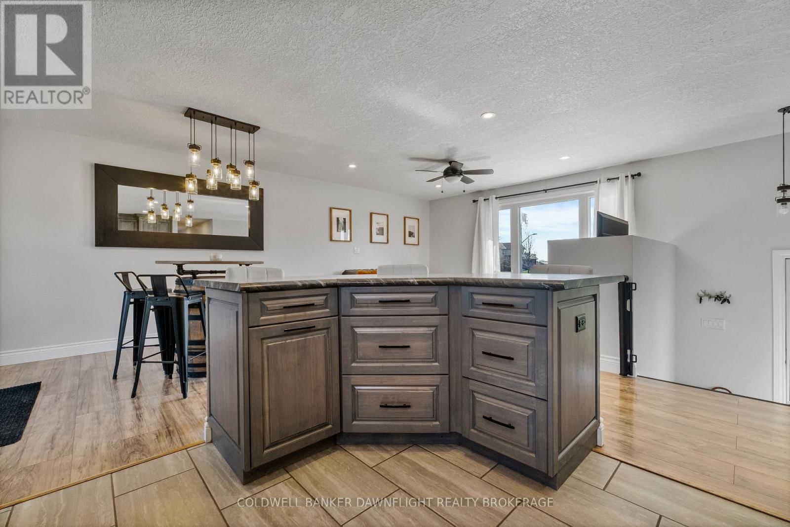 17 HAWTHORN CRESCENT Image 11