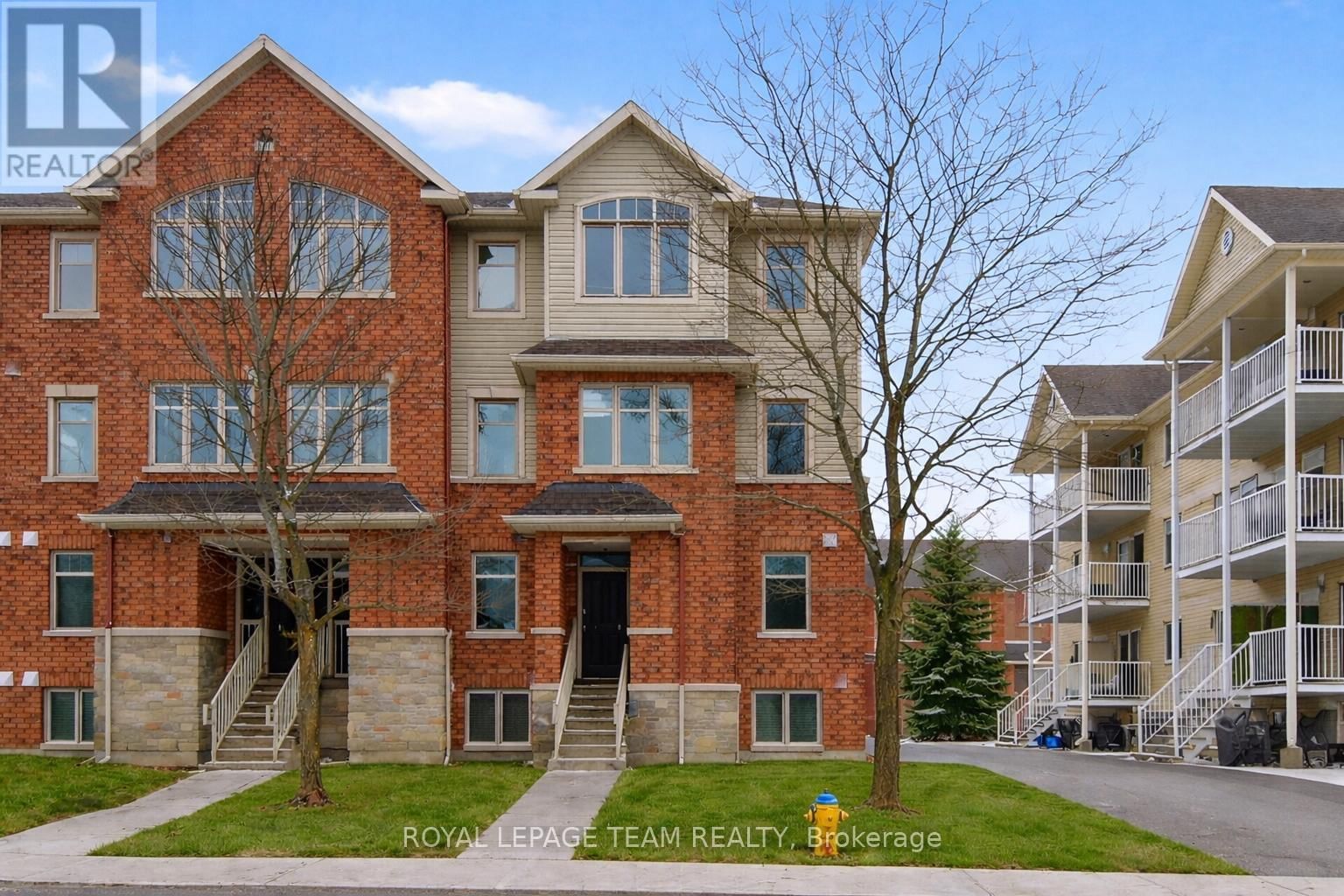 255 DEERCROFT AVENUE Image 1