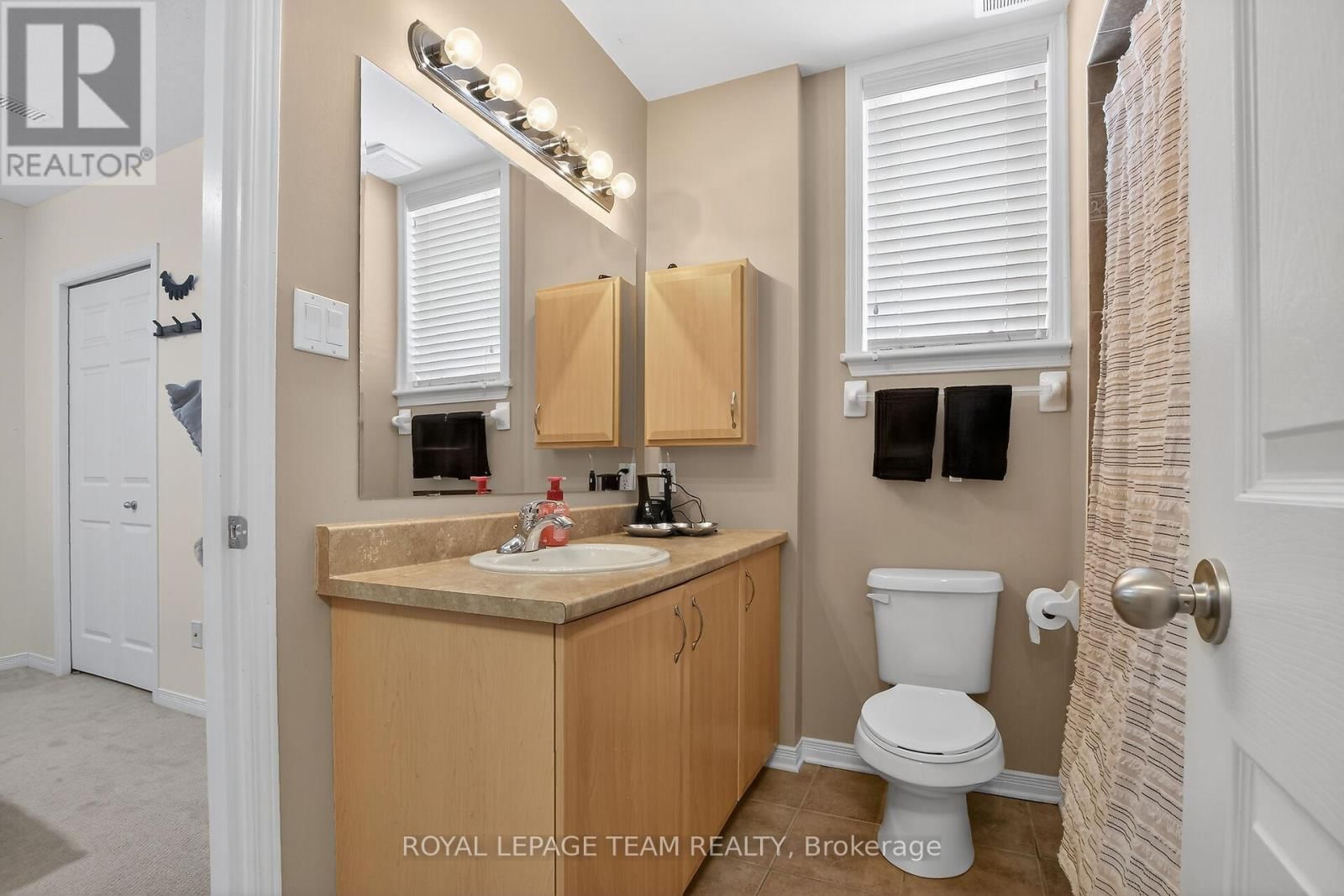 255 DEERCROFT AVENUE Image 17