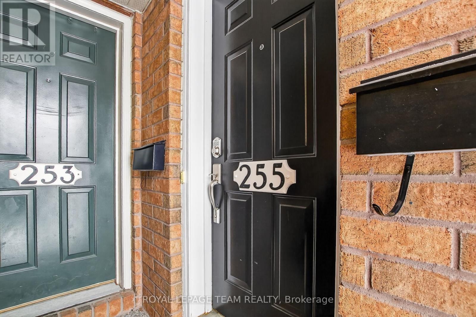 255 DEERCROFT AVENUE Image 2