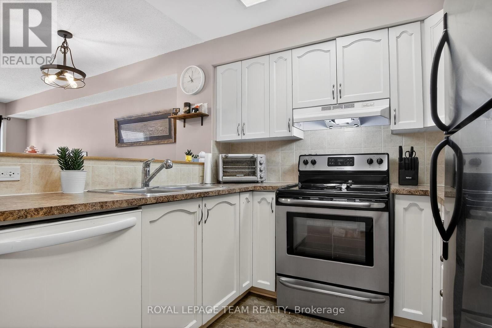 255 DEERCROFT AVENUE Image 6