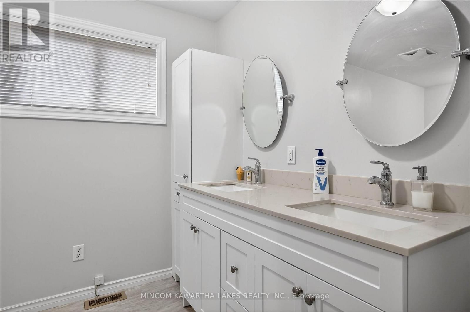 572 FALLIS LINE Image 12