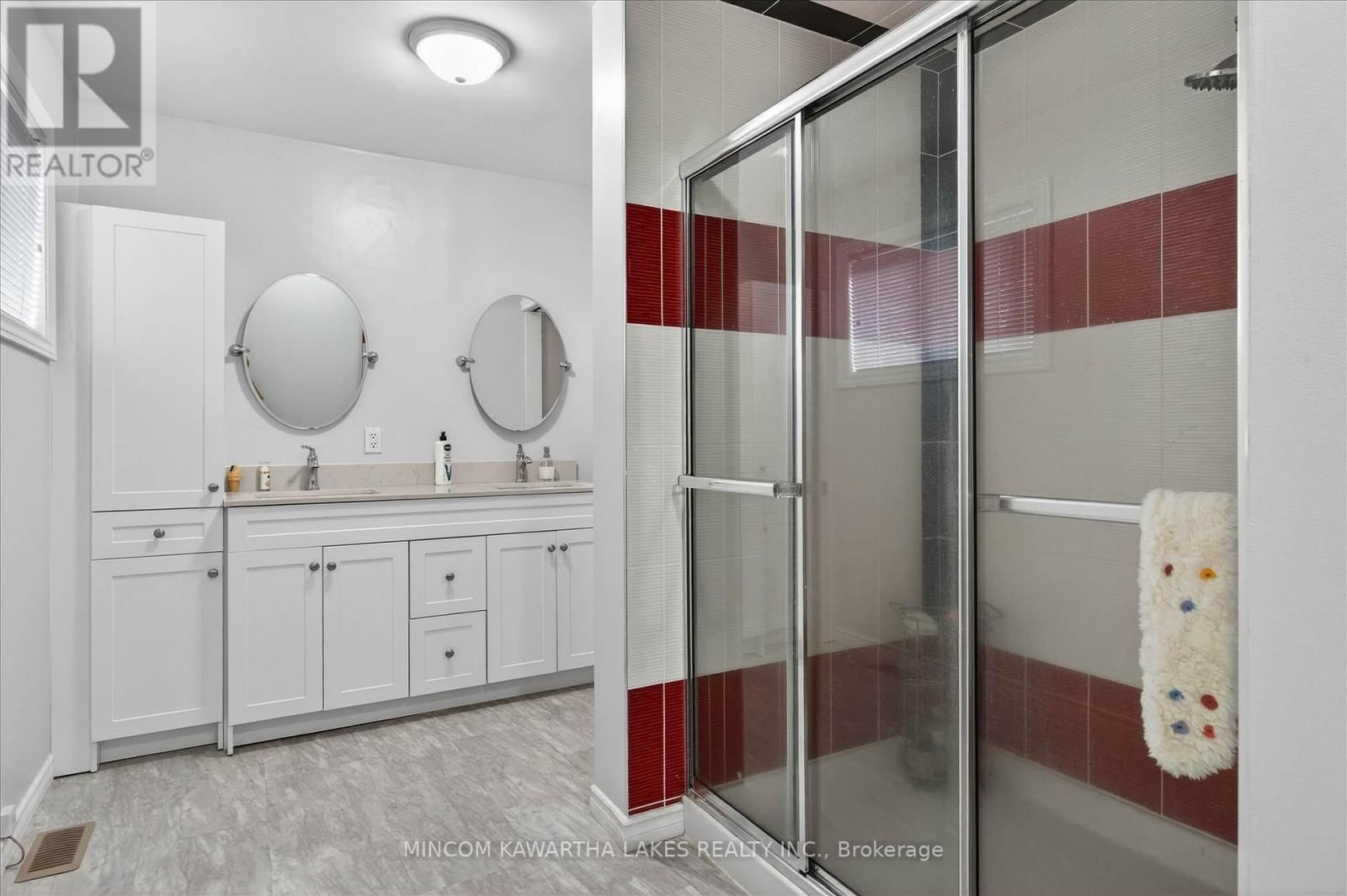 572 FALLIS LINE Image 13