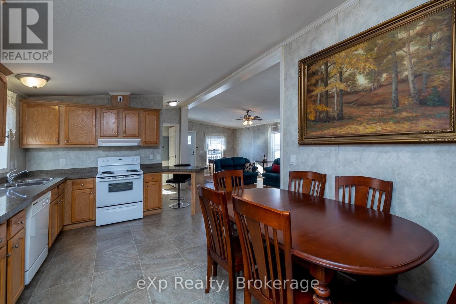 110 ROSEWOOD DRIVE Image 12