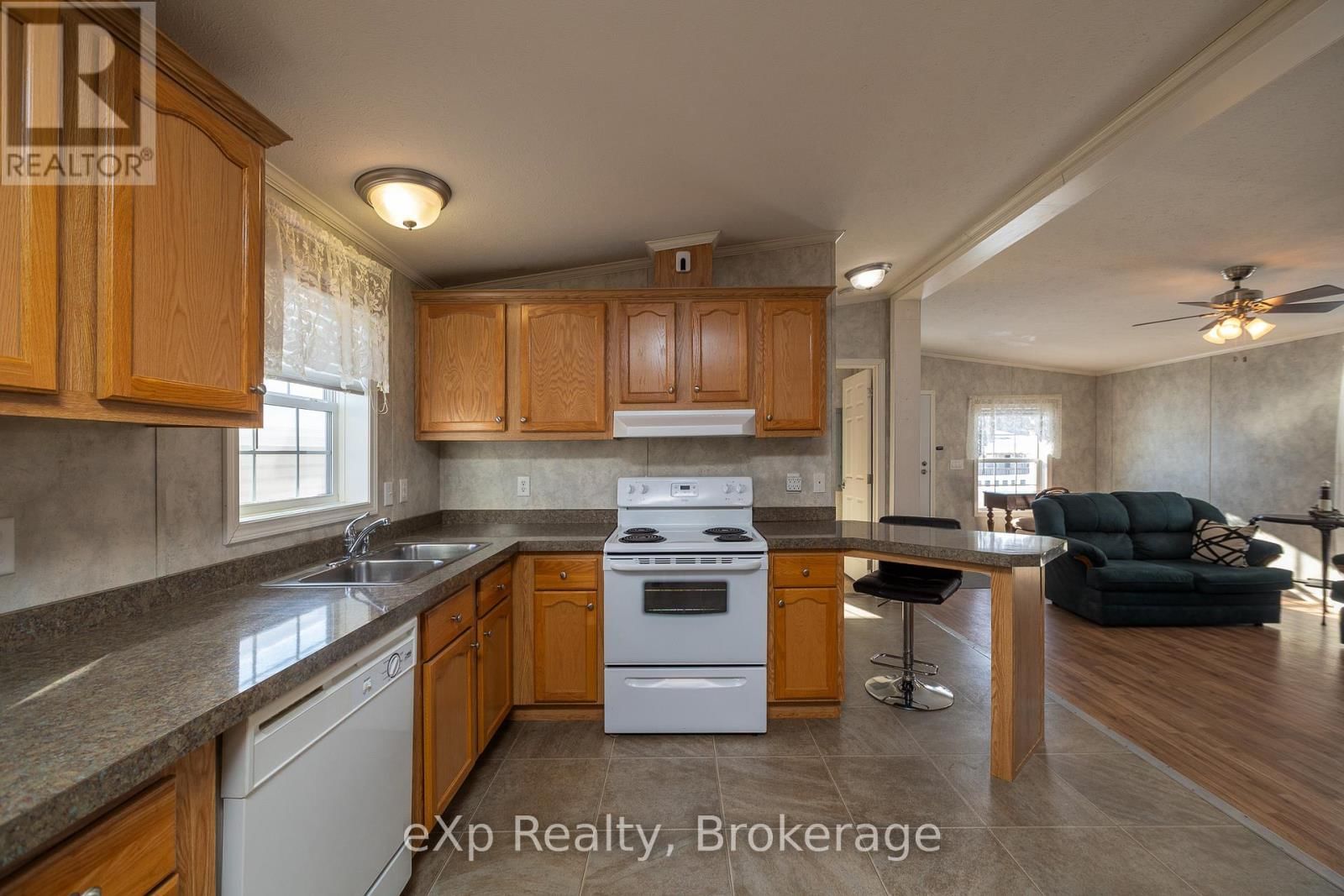 110 ROSEWOOD DRIVE Image 13