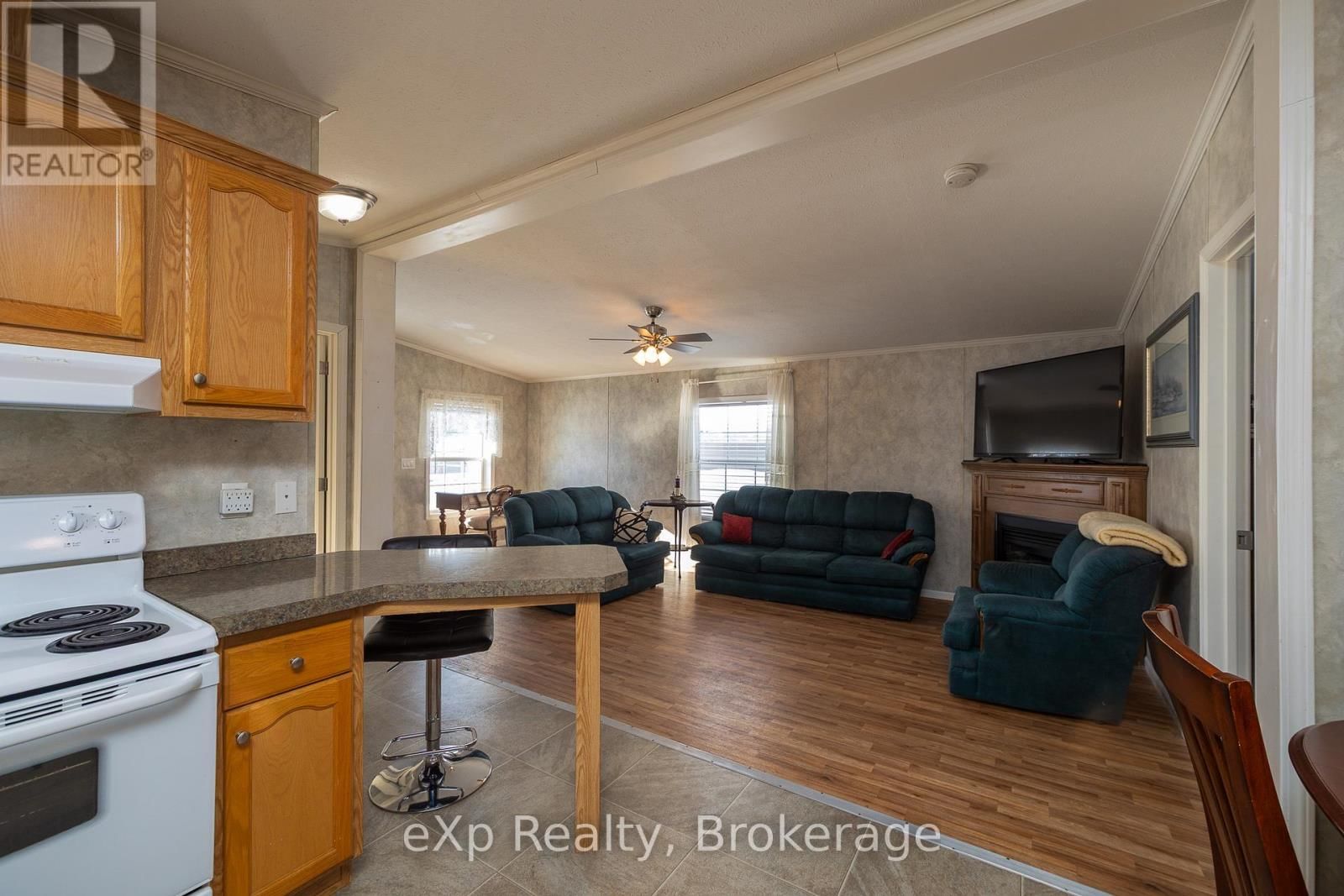 110 ROSEWOOD DRIVE Image 14