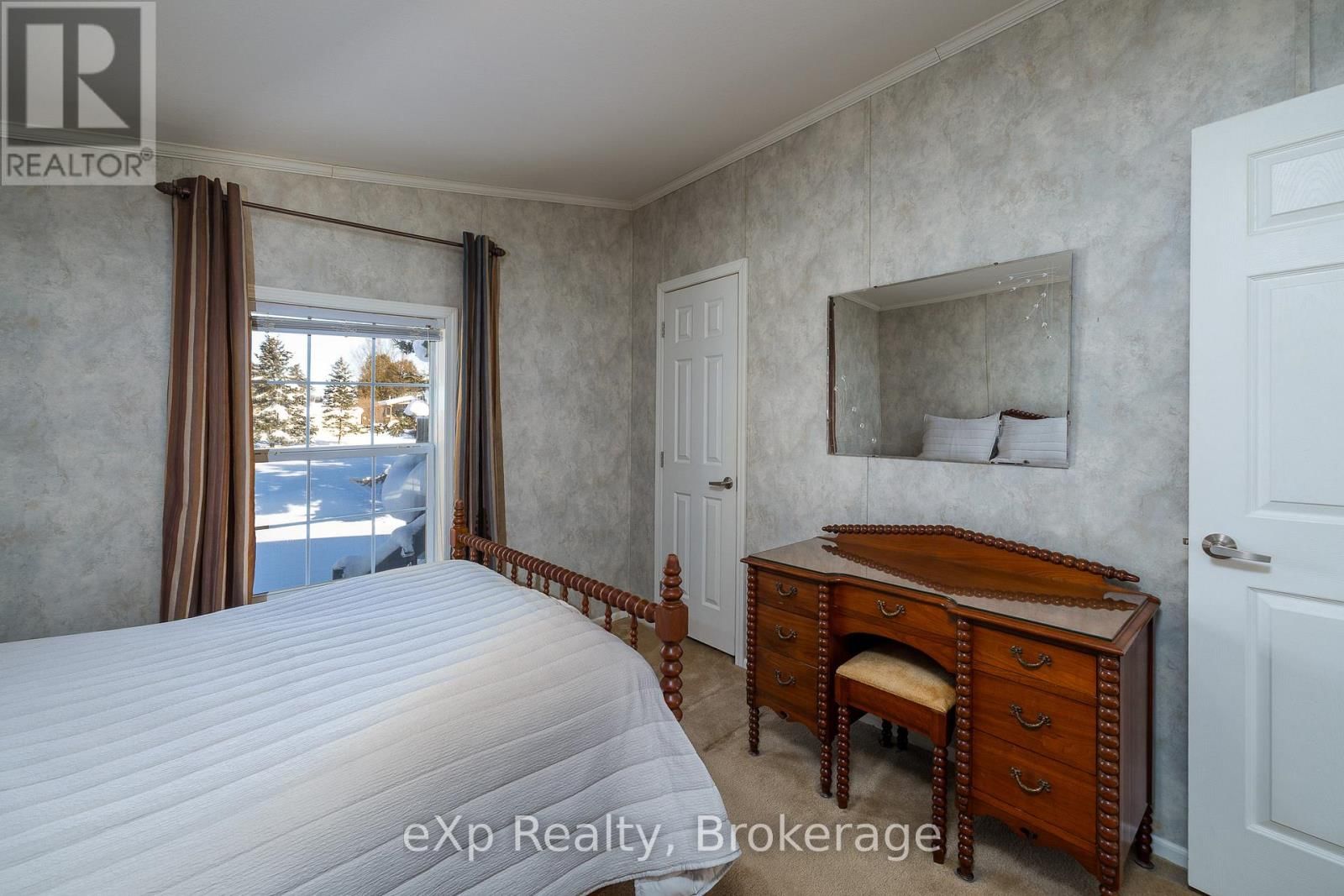 110 ROSEWOOD DRIVE Image 16