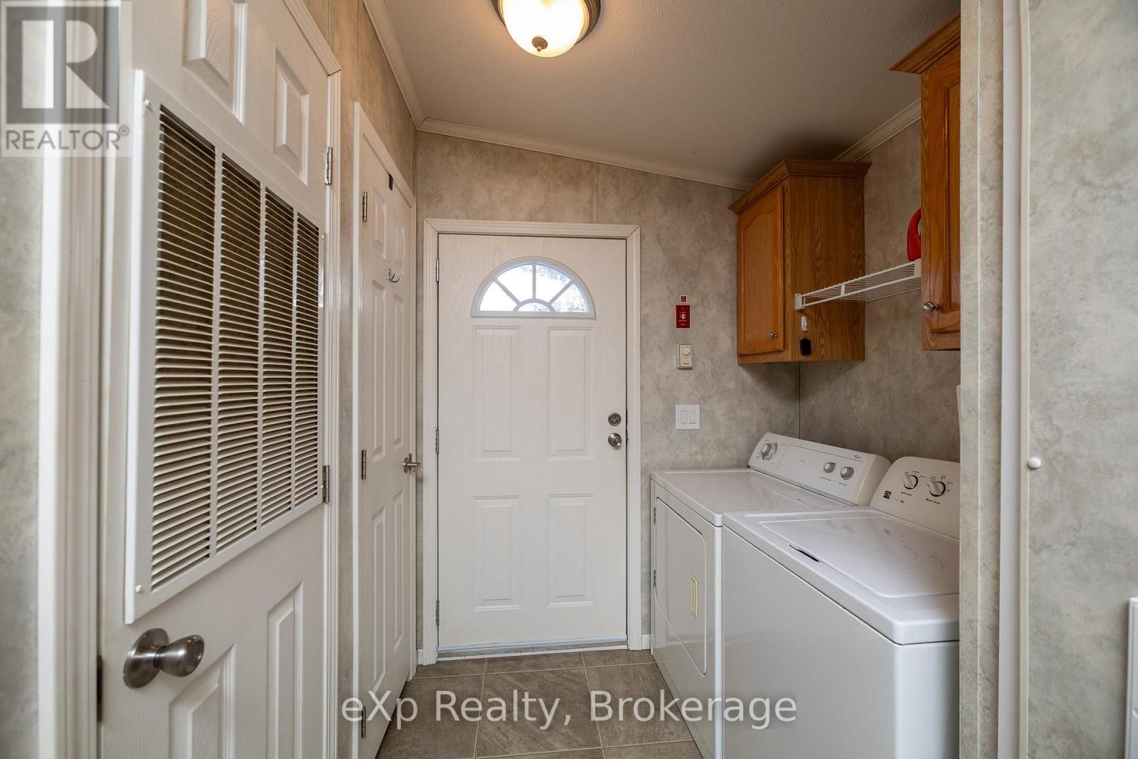 110 ROSEWOOD DRIVE Image 21