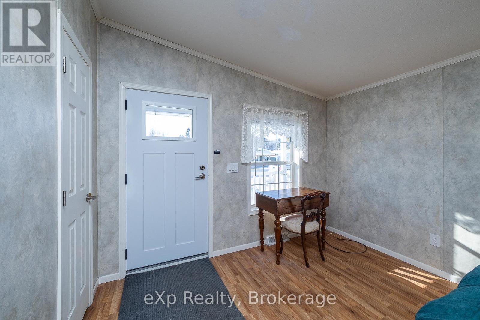 110 ROSEWOOD DRIVE Image 4